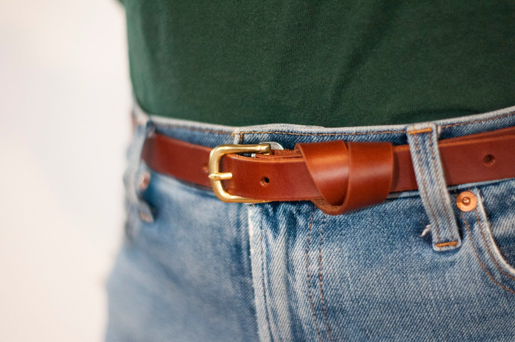 Narrow Leather Belt in brown leather with brass buckle